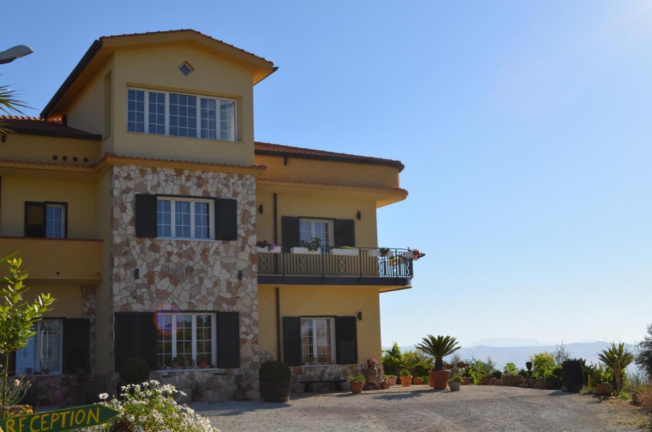Villa Della Mimosa Алия Экстерьер фото